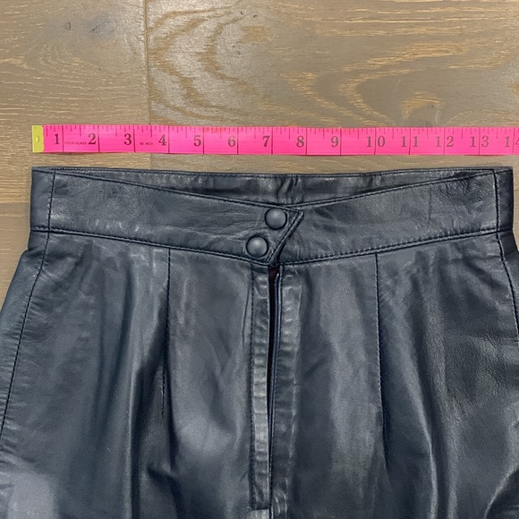 Vintage DANIER Black Leather Pencil Skirt 🖤 — Timeless & Chic - Picture 4 of 9